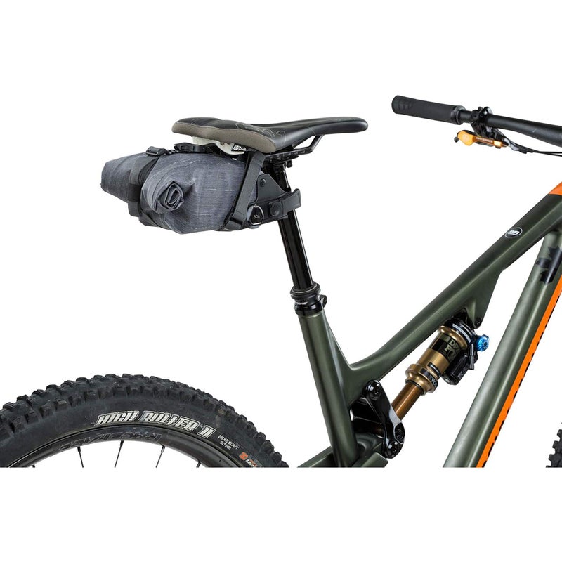 EVOC SEAT PACK BOA saddle bag, bike bag for extra storage space (size: M, 2L storage space, BOA FIT SYSTEM, easy to attach, waterproof, adjustable volume, flexible closure), Carbon Grey - Image 4